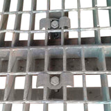 Grapa tramex de unión Detalle de grapa unión de dos rejillas tramex