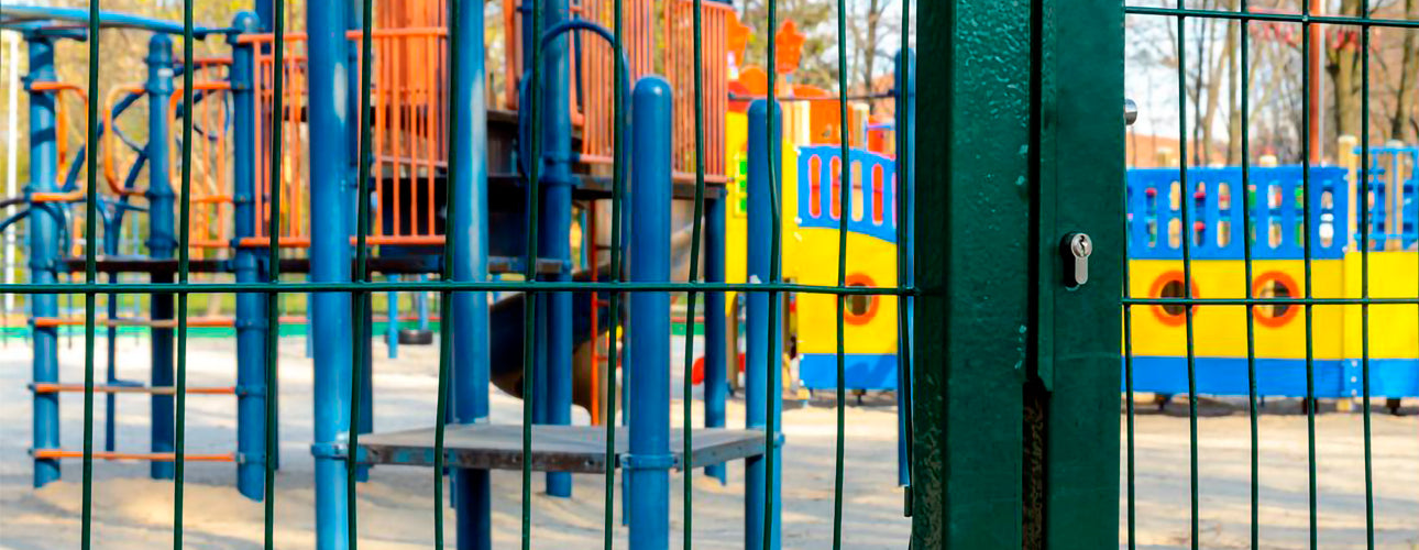 Vallas en parques infantiles, ¿por qué son necesarias?